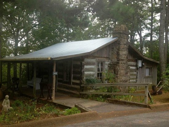 1850 log cabin in Fairfield Bay, AR.